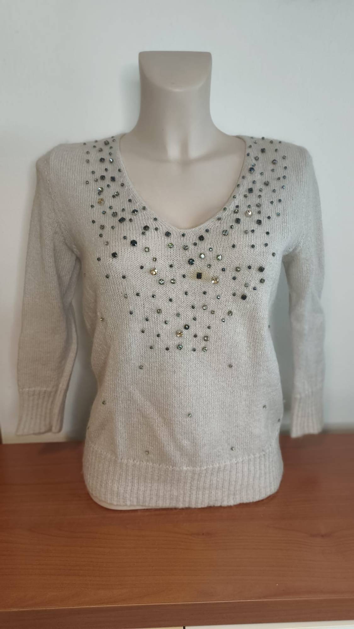 Maglione fotografato su manichino, foto di partenza